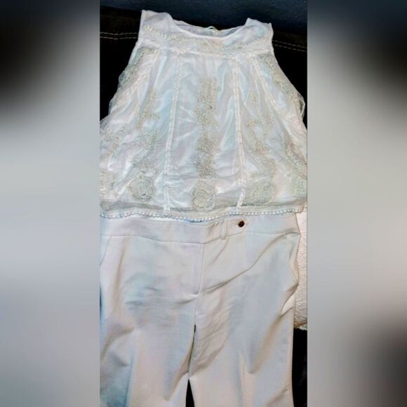 Cream Layered Sleeveless Top Upgrade Your Wardrobe with the Perfect Summer Top - Picture 2 of 6